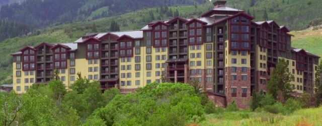 Grand Summit Hotel