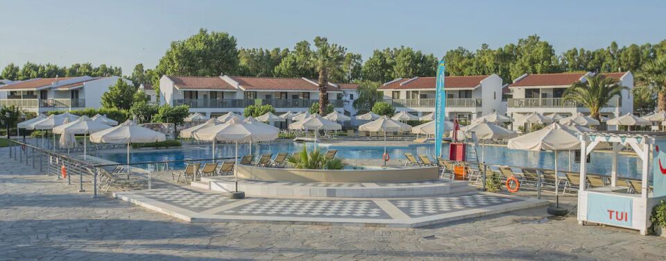 Golden Coast Hotel & Resort