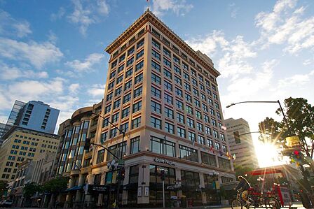 Gaslamp Plaza Suites
