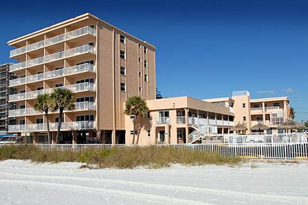 Commodore Beach Club
