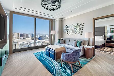 Two-Bedroom Entertainment Suite Living Area (Hilton Club)
