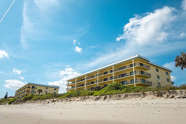 Las Olas Beach Club
