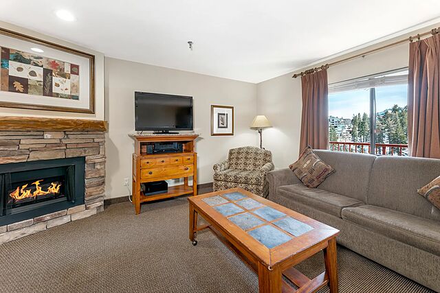 Sample Ridge Crest living area