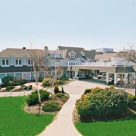 Water's Edge Inn & Resort