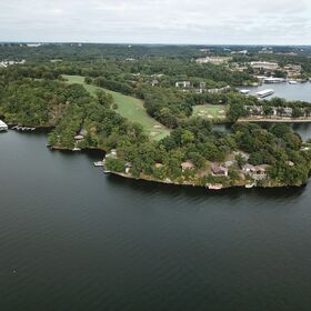 Treetop Condominiums at Four Seasons, USA