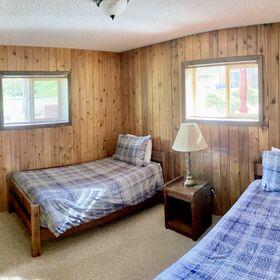 2 twin beds