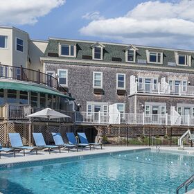 Bay Voyage Inn (RI)
