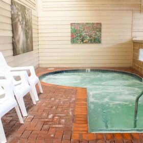 covered Hot tub area