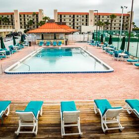 2nd pool with bar