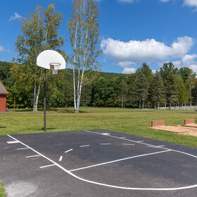 Amenity: Eagle Rock Resort Basketball Court