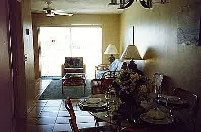 Woodbourne Resort - Unit Dinig & Living Areas