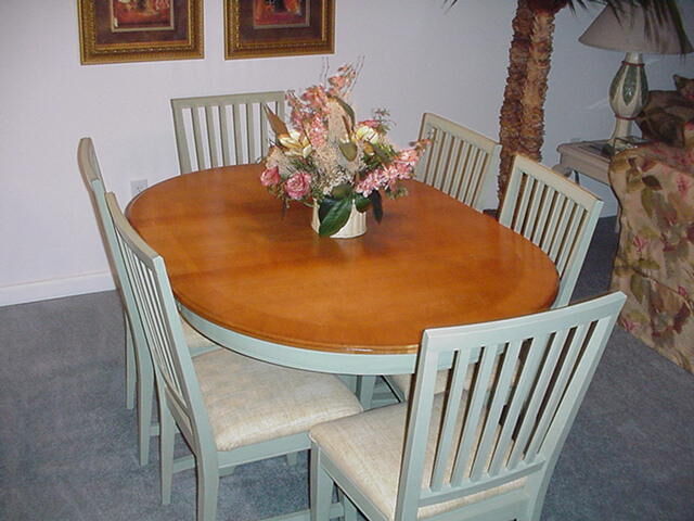 Amalfi Coast Resort - Unit Dining Area