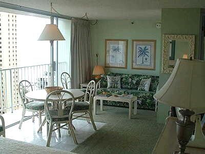 ResortQuest Pacific Monarch - Unit Dining & Living Areas