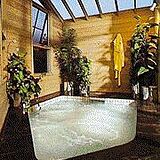 Whitecliffs Beach Resort — Whirlpool at