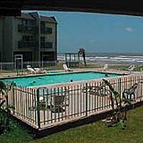 Peregrine Townhomes at San Luis Pass — - pool