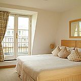 Marriott's Grand Residence Club, Mayfair-London — King-size bed