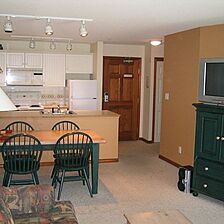 Whiski Jack at the Aspens &mdash; Kitchen/ Dining Area