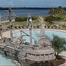 Amatique Bay Resort & Marina — Pool at the