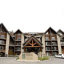 Grande Rockies Resort — Exterior