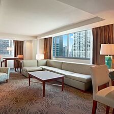 Wyndham Grand Chicago Riverfront — Living Area