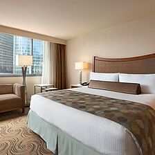 Wyndham Grand Chicago Riverfront — Bedroom