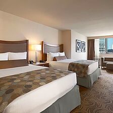 Wyndham Grand Chicago Riverfront — Bedroom