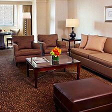 Wyndham Grand Chicago Riverfront — Living Area