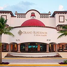 Grand Residences by Royal Resorts — Exterior