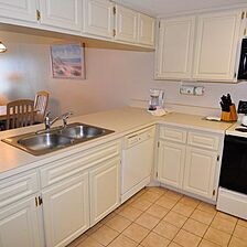 Bay & Beach Club &mdash; Kitchen