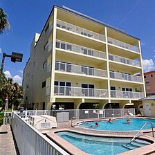 Bay & Beach Club &mdash; Pool