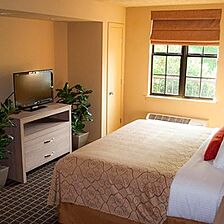 Patriots Inn — Bedroom