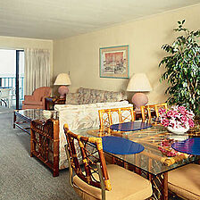 Shoreline Towers — Living and Dining Area