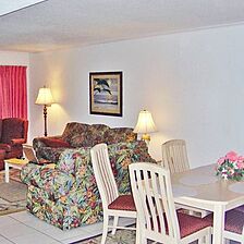 Shoreline Towers — Living and Dining Area