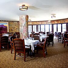 The Village at Carefree Conference Resort — Lariat Restraurant & Lounge