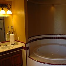 The Villas of Gold Canyon — Bathroom