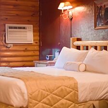 Kohl's Ranch Lodge — Bedroom