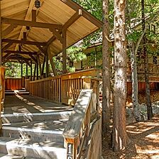Mountain Retreat &mdash; Grounds
