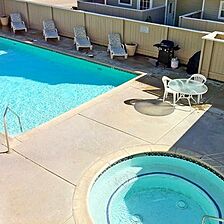 Mandalay Shores Resort — Pool and Hot Tub