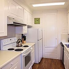 Pine Acres Lodge — Kitchen