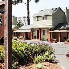 Pine Acres Lodge — Exterior