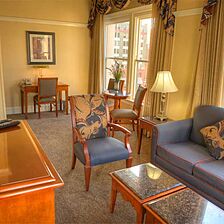 Gaslamp Plaza Suites &mdash; Living Atea
