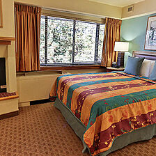 Hilton Vacation Club Tahoe Seasons Lake Tahoe — Sample unit bedroom