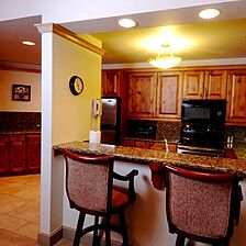 Park Plaza at Beaver Creek — Kitchen and Breakfast Bar