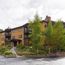 Woods Manor Condominiums — Exterior