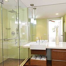 Hilton Grand Vacations Club (HGVC) at Waikoloa Beach Resort — Hilton Grand Vacations Club (HGVC) at Waikoloa Beach Resort Bathroom