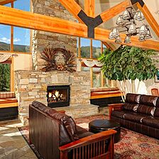 Gateway Mountain Lodge — Lobby