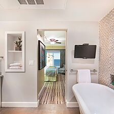Holiday Inn Club Vacations Galveston Beach Resort — Bathroom