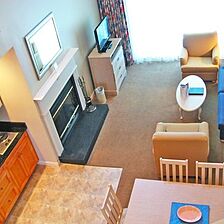 Water's Edge Inn & Resort — Living Area