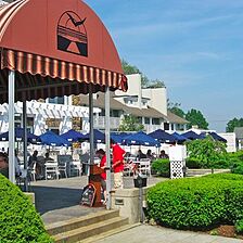 Water's Edge Inn & Resort — Restaurant
