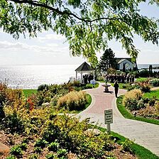 Water's Edge Inn & Resort — Grounds